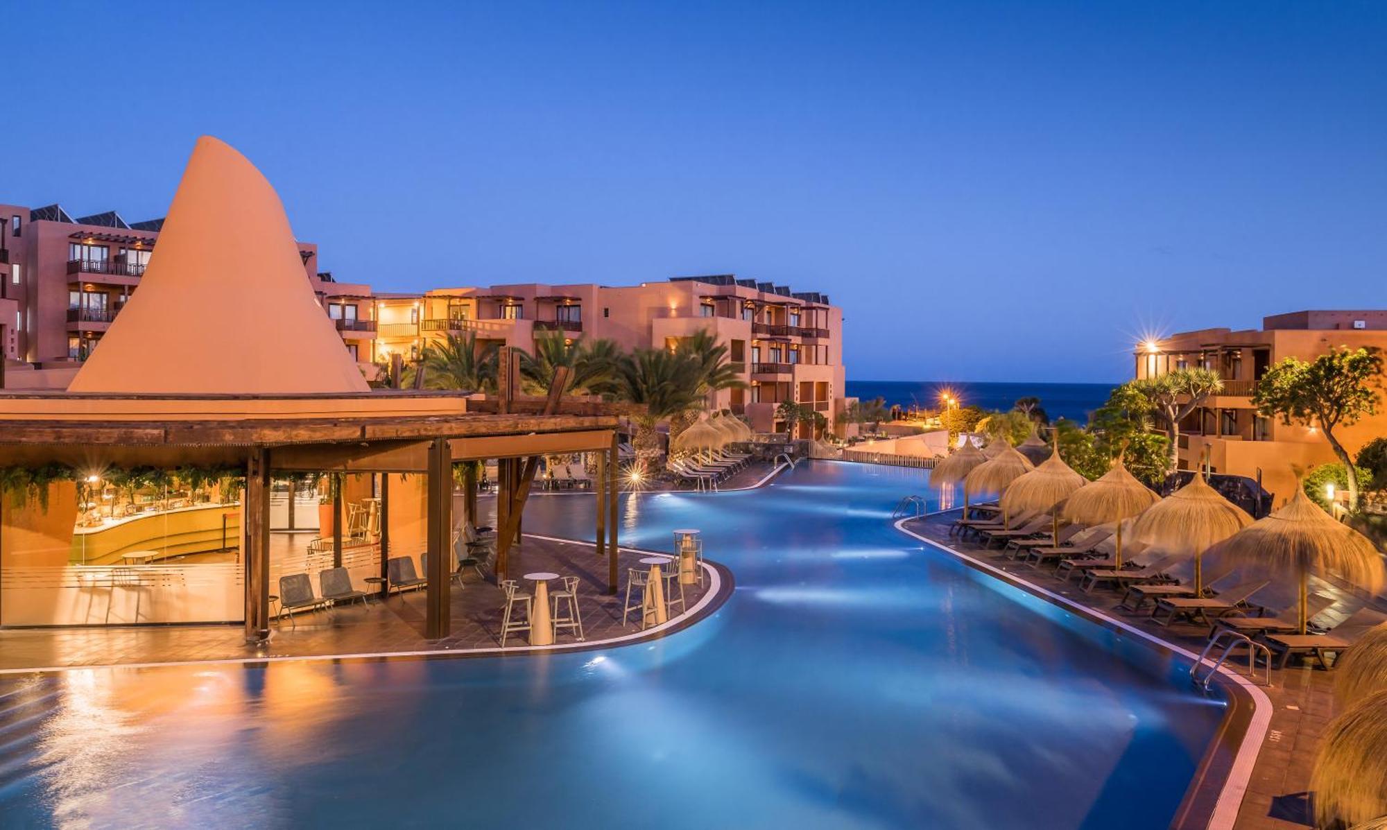 Barcelo Tenerife Golf Del Sur Esterno foto The resort at night