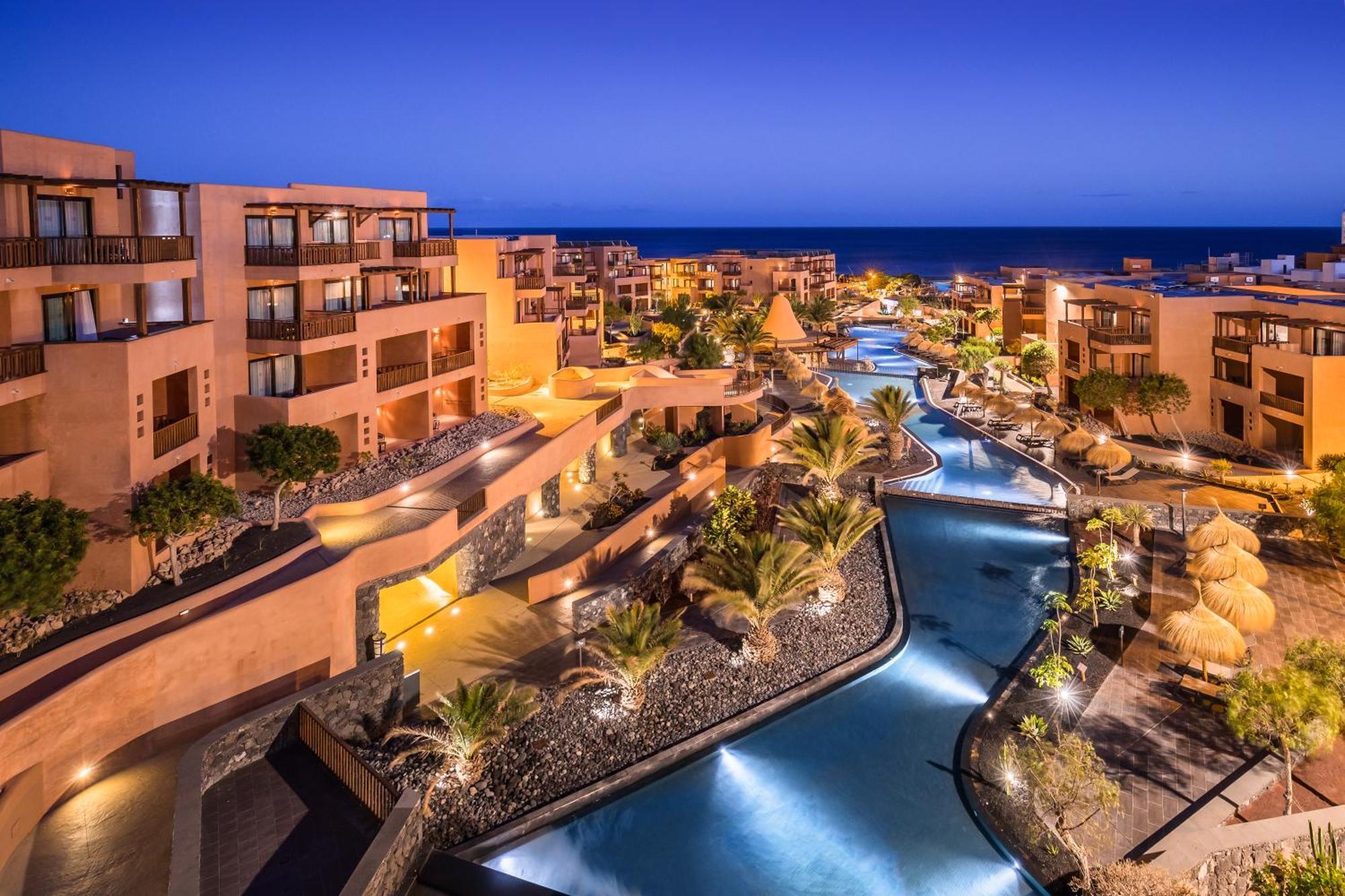 Barcelo Tenerife Golf Del Sur Esterno foto The resort at night