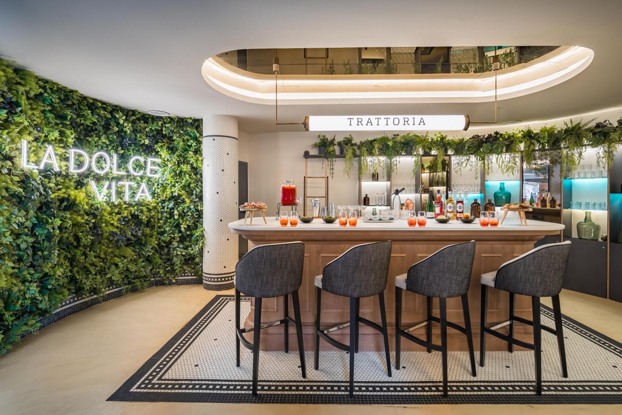 Barcelo Tenerife Golf Del Sur Esterno foto The bar at Adelaide Vita
