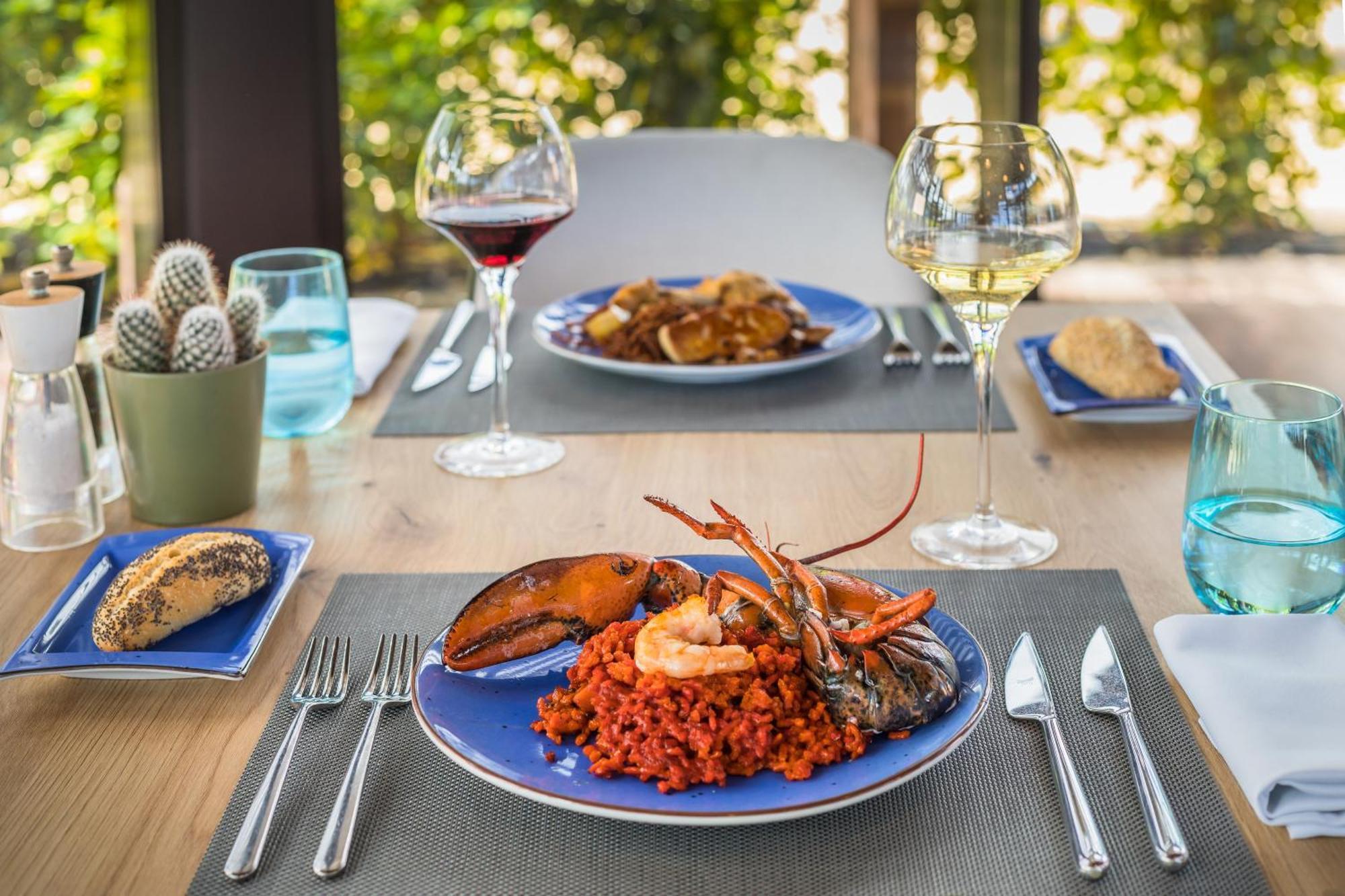 Barcelo Tenerife Golf Del Sur Esterno foto A lobster paella